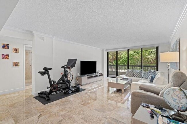 Building Photo - 277 N Ocean Blvd