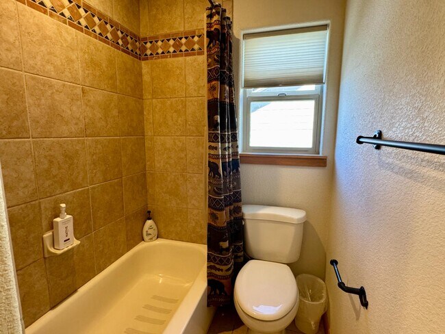 Building Photo - 904 Wapiti Dr
