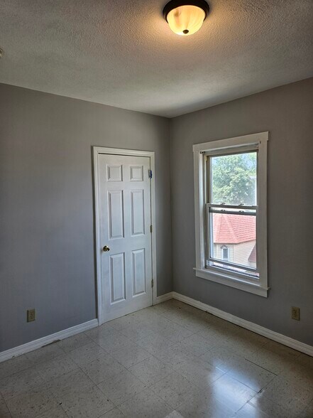 Building Photo - 56 Laval St