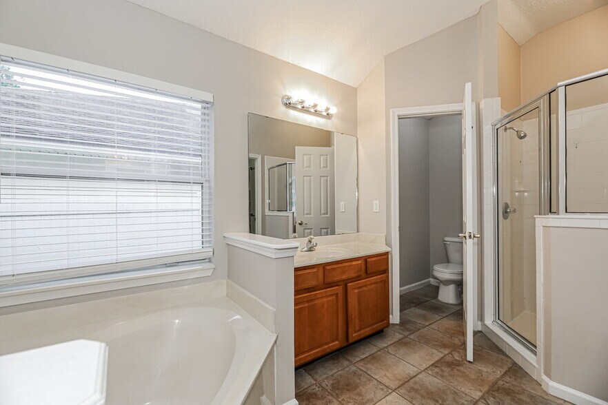 Building Photo - 3168 Tower Oaks Dr