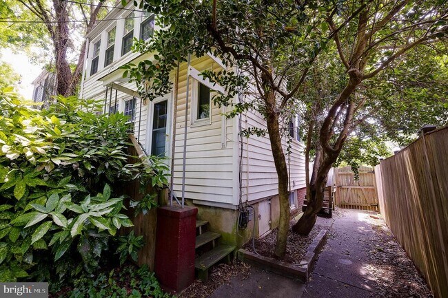 Building Photo - 4209 Ellicott St NW