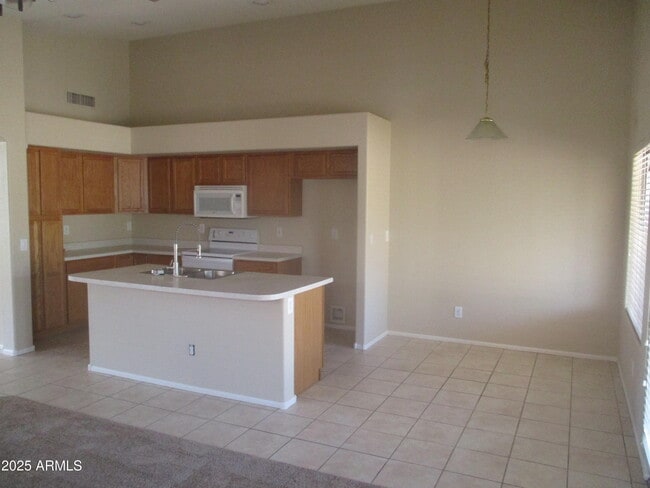 Building Photo - 11202 E Persimmon Ave