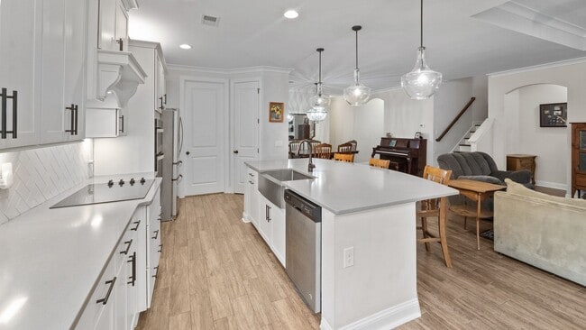 Building Photo - Spacious 6-Bedroom Waterfront Home in Richmond Hill, GA