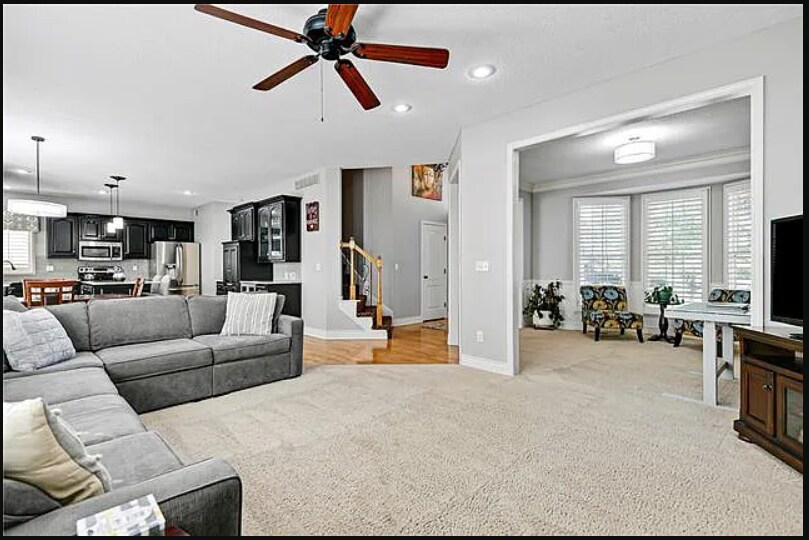Building Photo - 8000 W 146th St