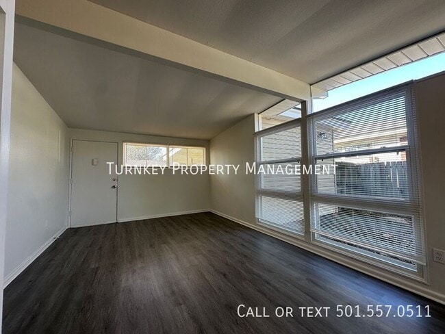 Building Photo - 27 Ivy Dr