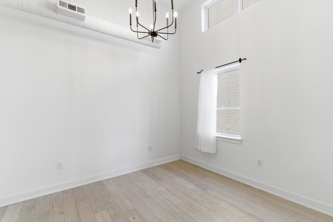 Building Photo - 775 Juniper St NE