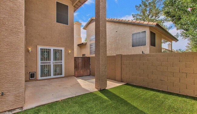 Building Photo - 3110 W Baylor Ln