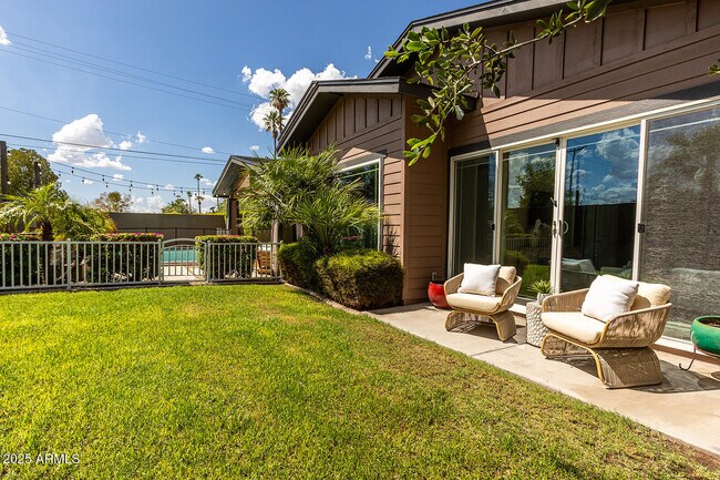 Building Photo - 3801 E Glenrosa Ave