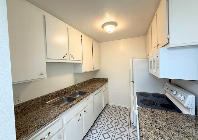 Building Photo - 6416 Friars Rd