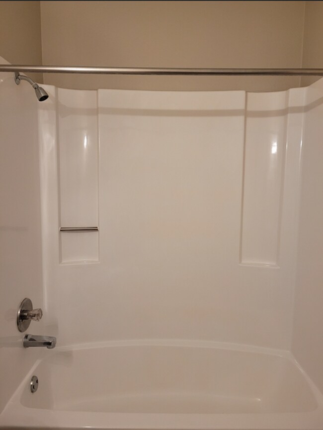 Building Photo - Spacious 1 Bedroom