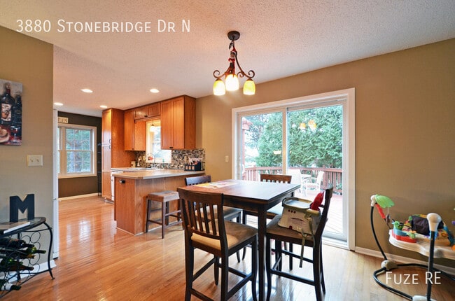 Building Photo - 3880 Stonebridge Dr N
