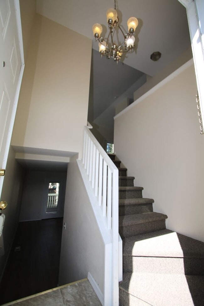 Building Photo - Beautiful 3 Bedroom Eagle River Home