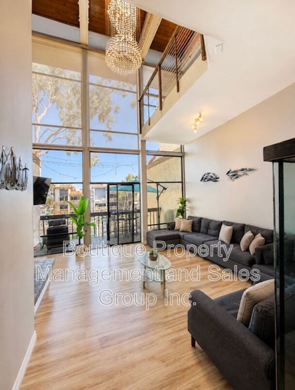 Building Photo - 7334 Marina Pacifica Dr N