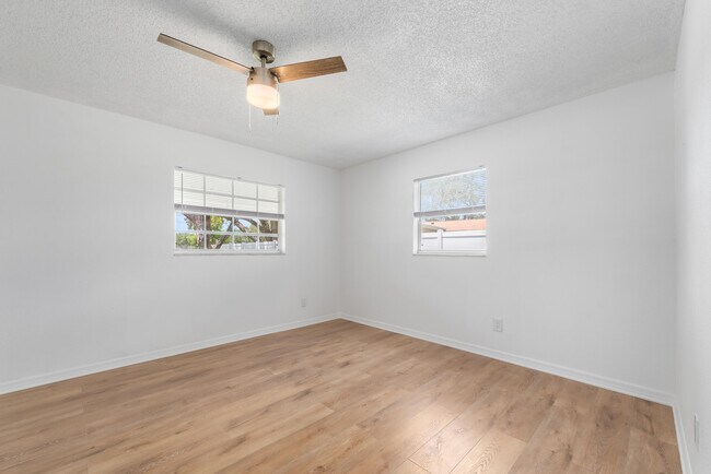 Building Photo - 6143 Tanglewood Dr NE