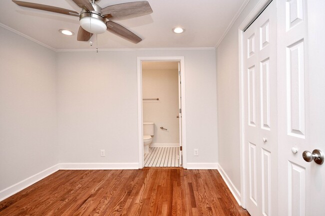 Building Photo - Charming 3/2.5 House with Lawn Care included!