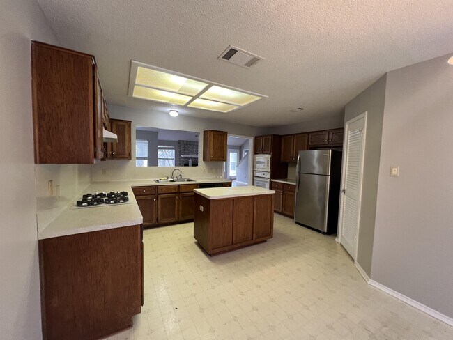 Building Photo - 3210 Festus Dr