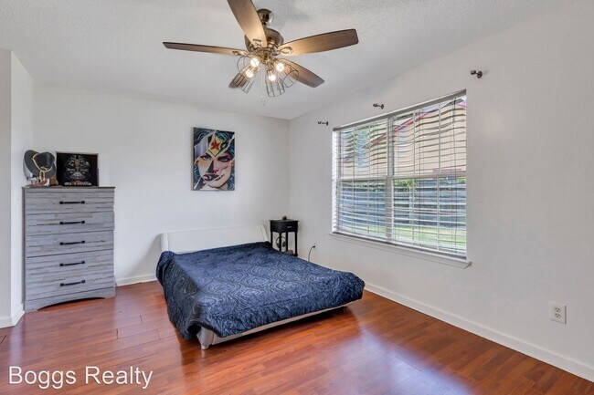 Building Photo - 4 br, 2.5 bath House - 1950 Woking Court