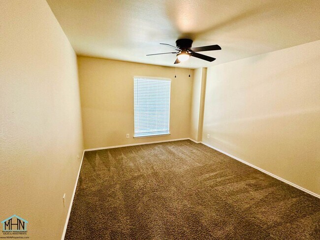 Building Photo - Big & Beautiful 5 bed/3.5 bath 2 Story home that's conveniently located to Randolph AFB