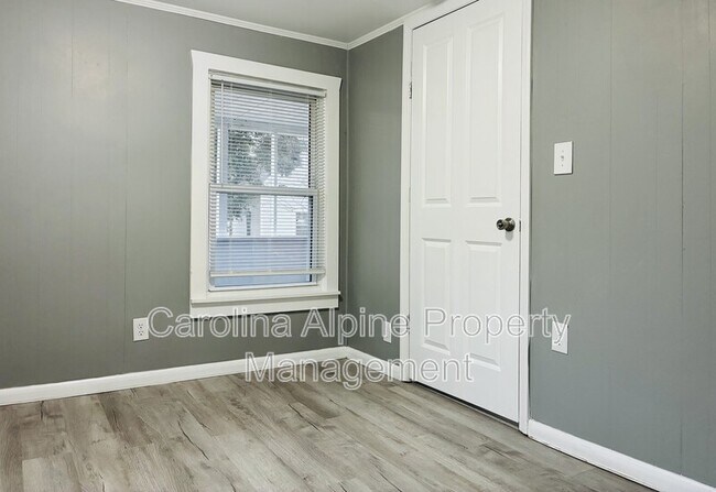 Building Photo - 1021 Dodd St