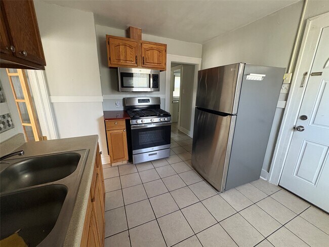 Building Photo - 260 Ackley Ave