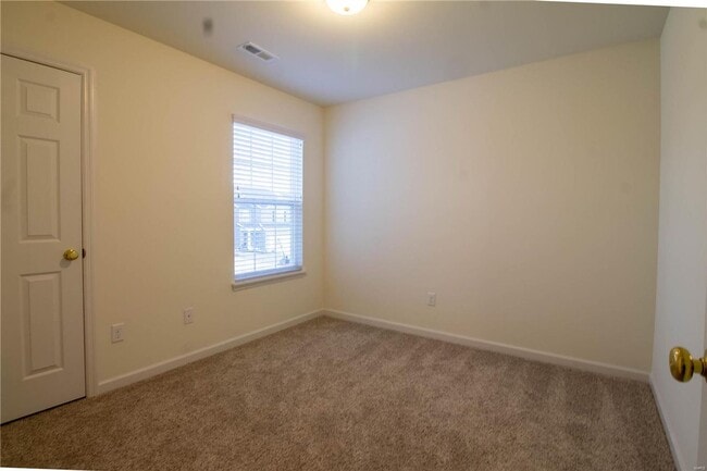 Building Photo - 3 bedroom, 2.5 bath, 2 car garage, 2 story...