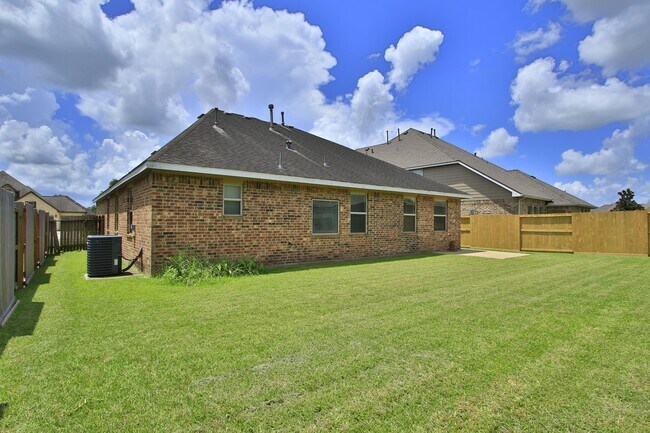 Building Photo - 271 Westwood Dr