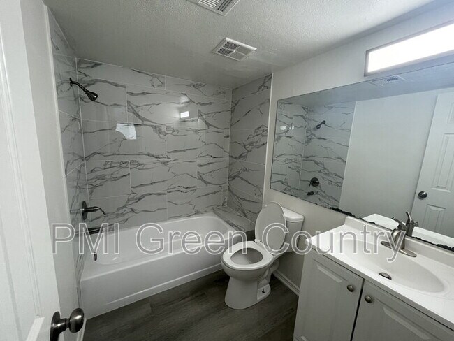 Building Photo - 1802 E 66th Pl