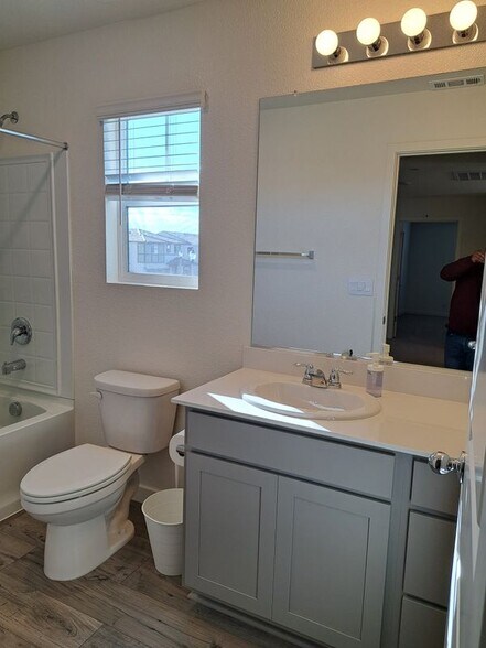 Building Photo - 667 Jefferson St