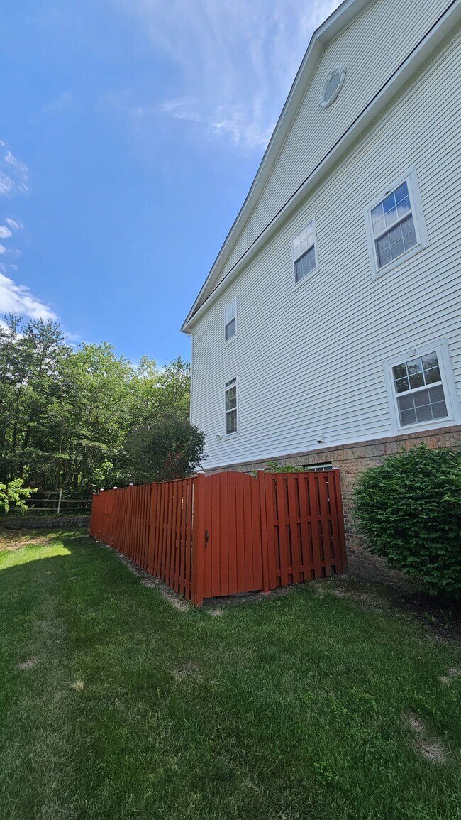 Building Photo - 7334 Hampton Manor Pl