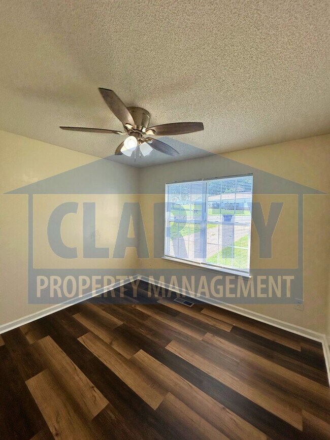 Building Photo - Quiet location in North Cleveland!