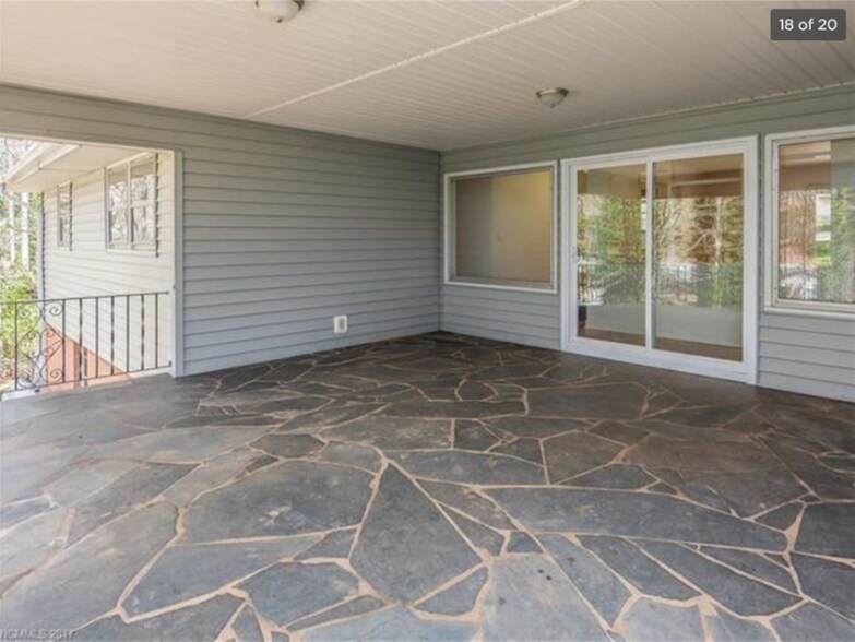 Building Photo - 32 S Oak Forest Dr