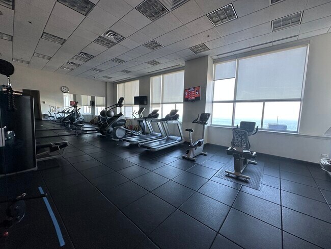 Building Photo - 1901 S Calumet Ave