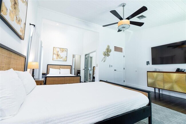 Building Photo - 222 N Tradewinds Ave