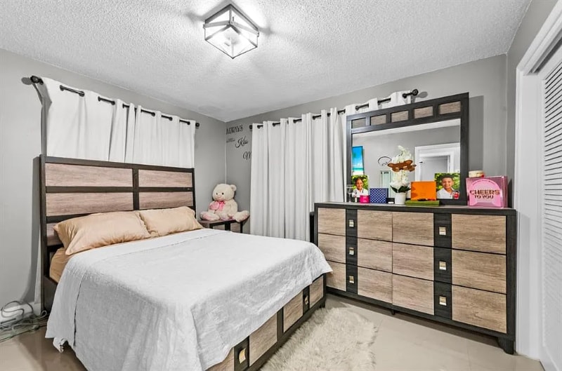 Building Photo - 5404 NW 25th Ave