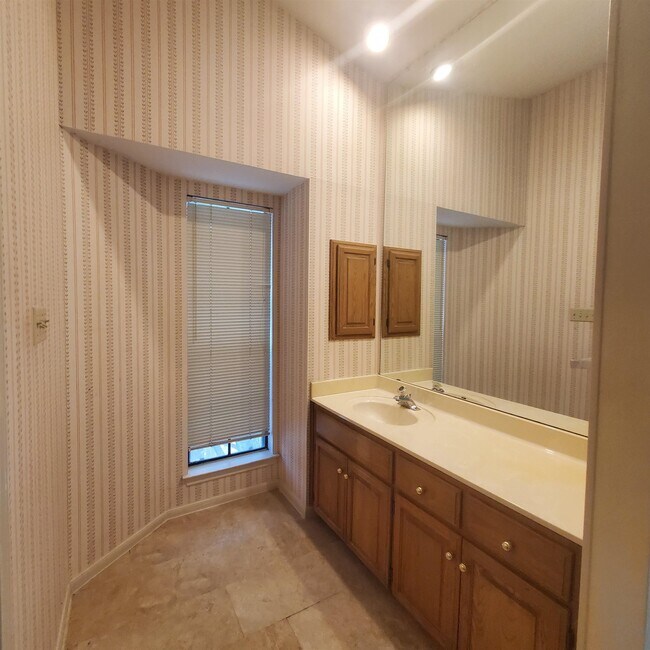 Building Photo - 20 Chapel Hill Cir