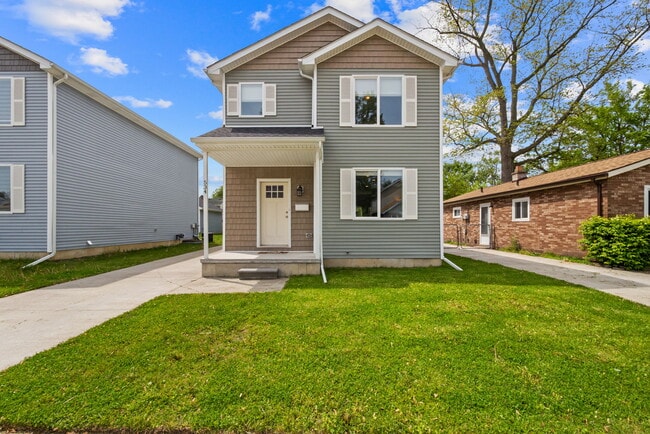 Building Photo - 534 E Brickley Ave