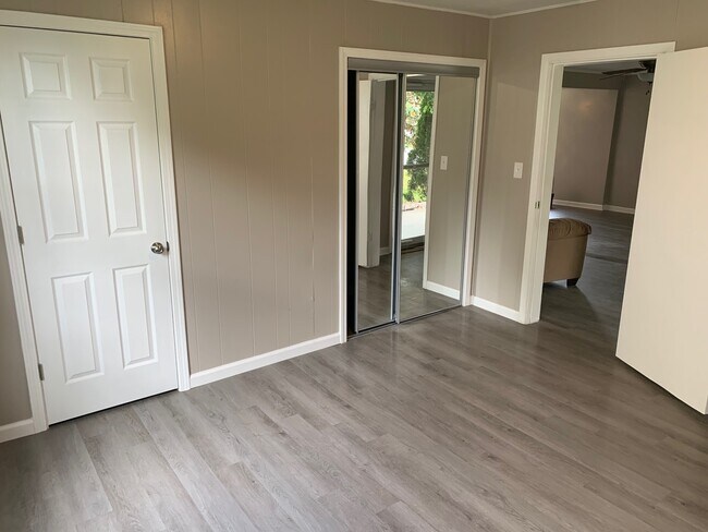 Master Bedroom - 222 S Sycamore St