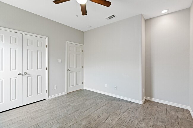 Building Photo - 306 Javier Dr