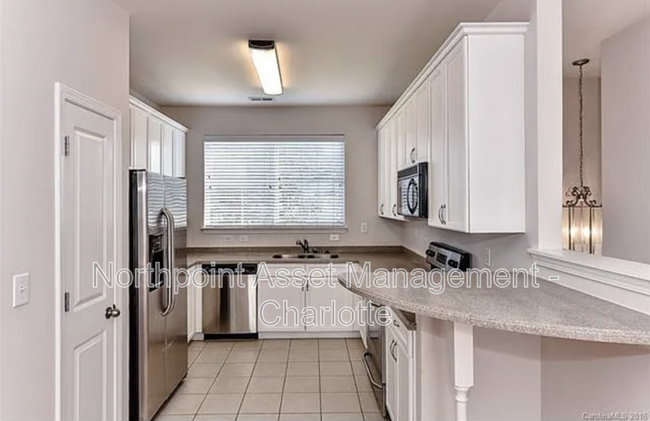 Building Photo - 9130 Vilandry Way