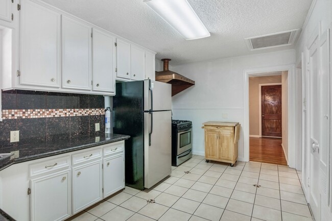 Building Photo - 1413 53rd St