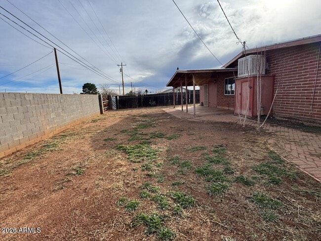 Building Photo - 1401 Bella Vista Dr