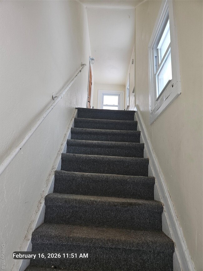 Building Photo - 118 Oak Ave