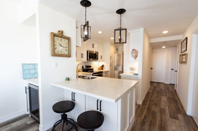 Building Photo - 7700 Seawall Blvd