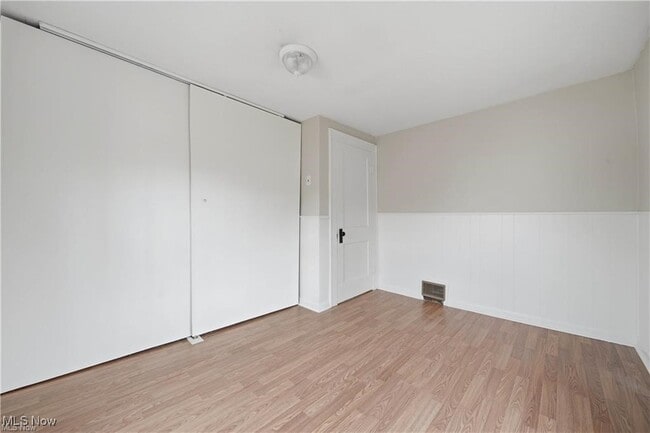 Building Photo - 437 Erie St