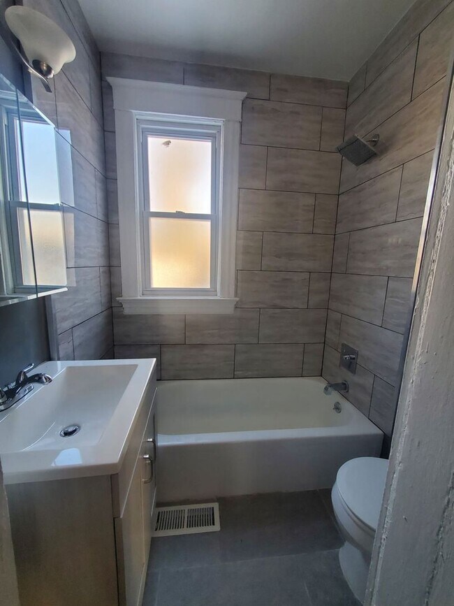 Building Photo - 1526 Dixmont Ave