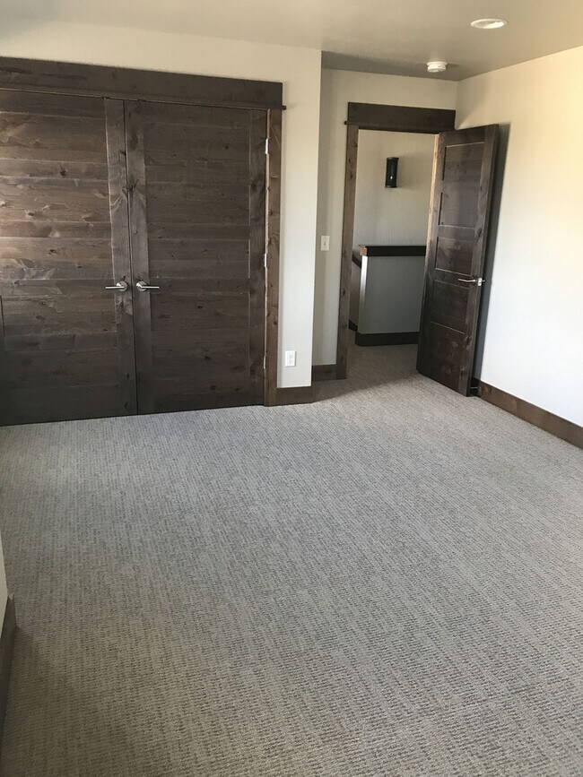 Building Photo - Luxury Condo, Center of Bozeman