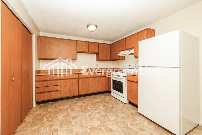 Building Photo - 6241 Greenfield Way