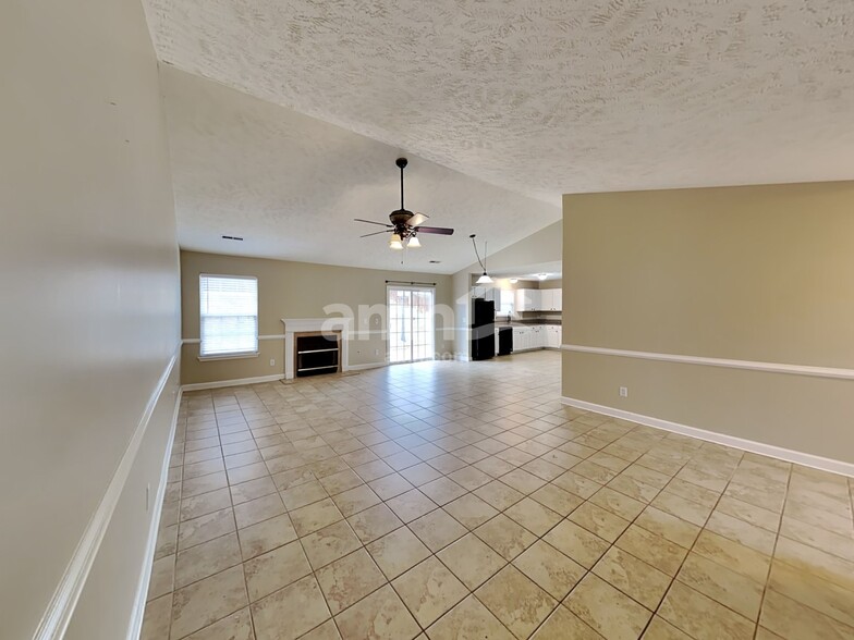 Building Photo - 6005 Mountview Dr