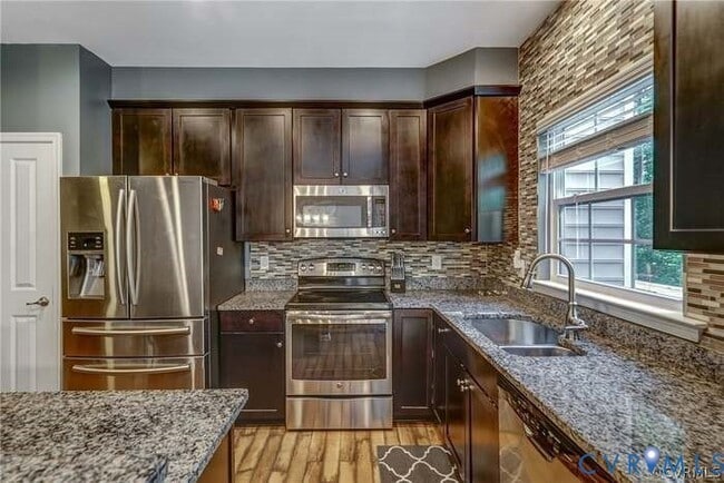 Building Photo - 441 Creekwillow Dr