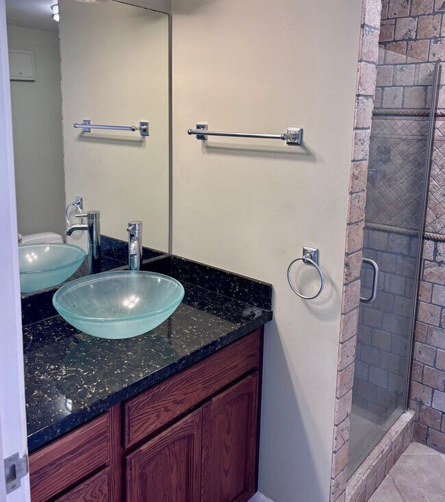 Building Photo - Available Now | 2 Bedroom, 2 bathroom, 1 a...